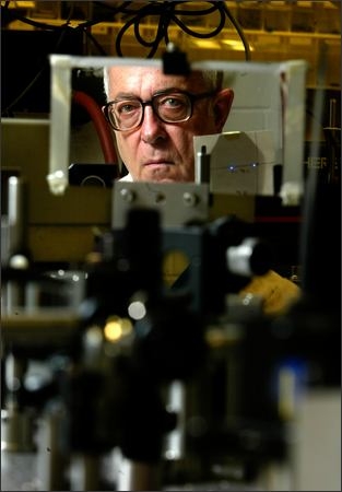 Cientifico Científico de EE.UU. planea enviar mensajes al pasado