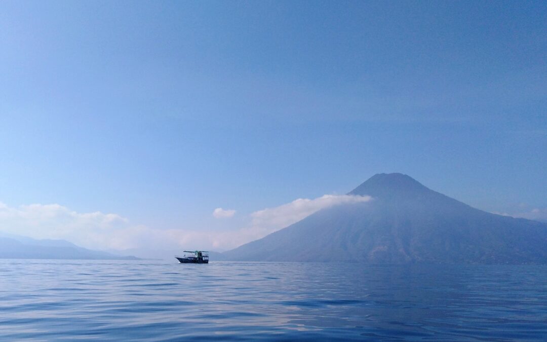 Las Leyendas del origen del lago de Atitlán Pais del Agua